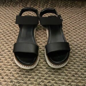 Franco Sarto - strappy shoes - size 7.5    - the style is Elmo black